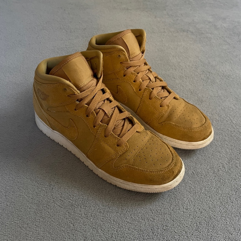 Golden Harvest Jordan 1 Mids
